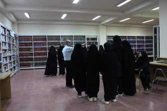 دروازه‌ای به سوی آینده: بازدید دختران دبیرستانی از کتابخانه دانشگاه قم، جرقه‌ای برای رویاهای بزرگ